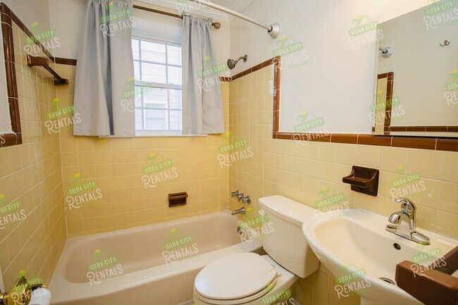 Building Photo - Charming Shandon Corner Lot Home – Hardwood Floors, Fenced Yard + $500 Off 2nd Month!