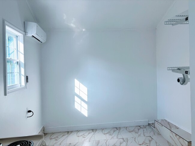 Building Photo - 806 Ridgewood Dr