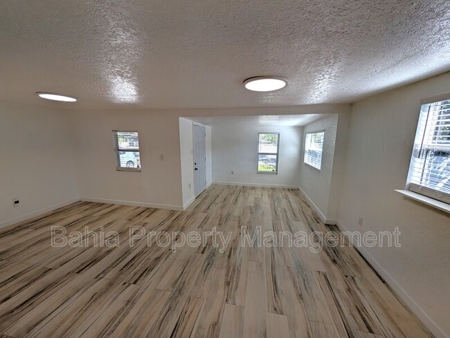 Building Photo - 8004 N Blvd