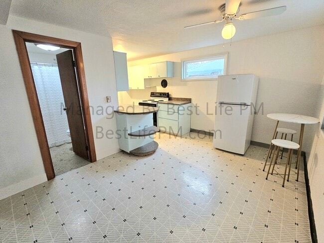 Building Photo - 3040 SE 136th Ave