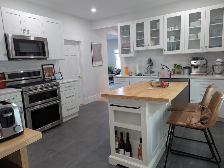 Building Photo - 14 Seven Pines Ave