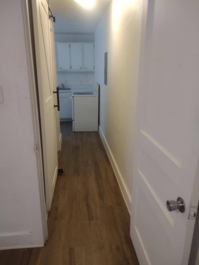 Building Photo - 700 E 11th Ave