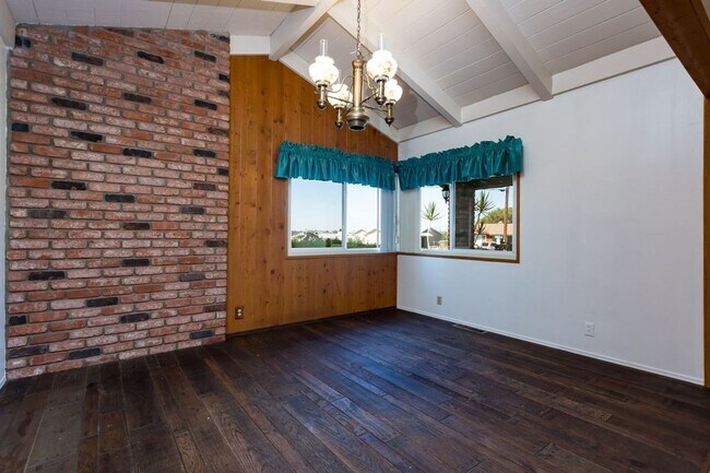 Building Photo - Large Traditional Home in La Mesa!