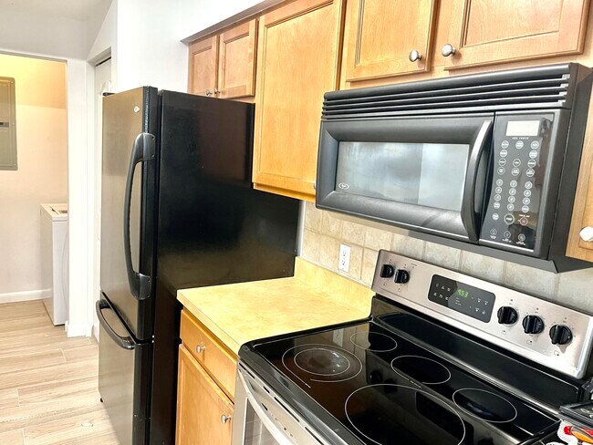 Building Photo - 9833 Baywinds Blvd