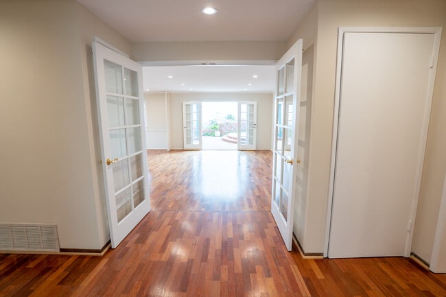 Building Photo - 920 Stewarton Way