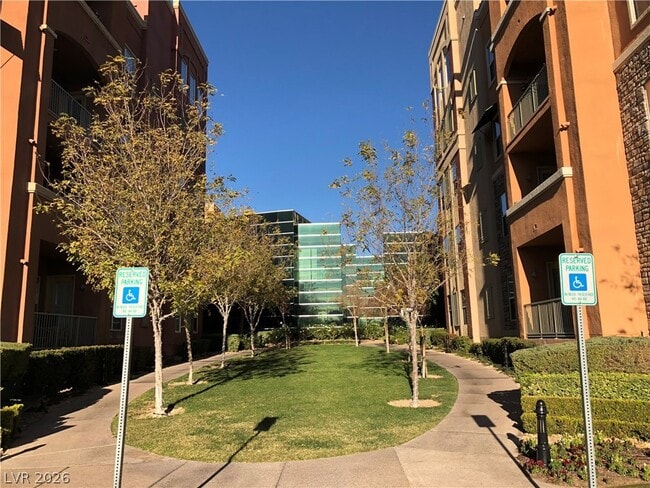 Building Photo - 68 E Serene Ave