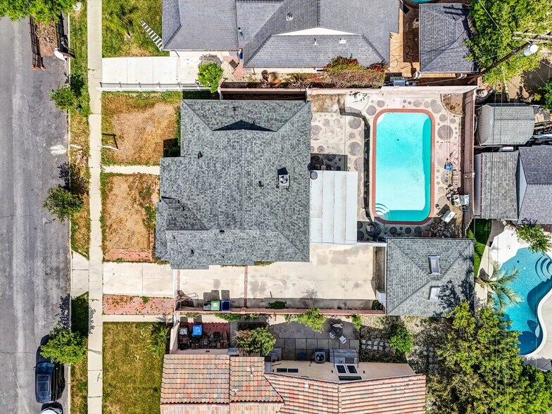 Building Photo - 17220 Elkwood St
