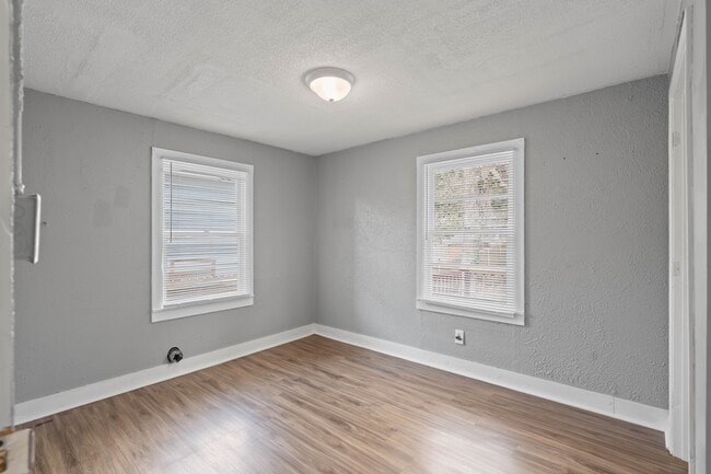 Building Photo - 1319 Maple St