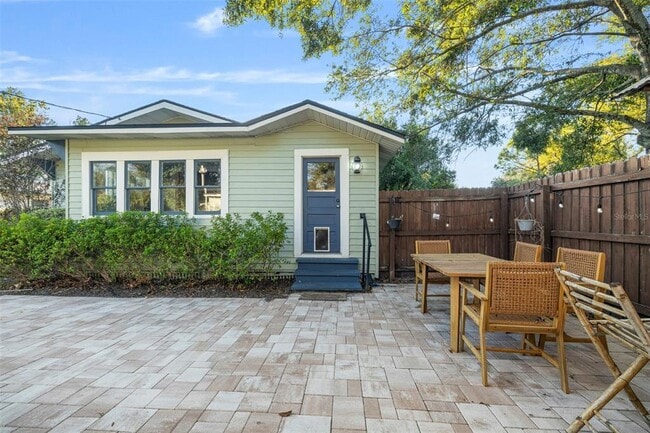 Building Photo - 5709 N Suwanee Ave