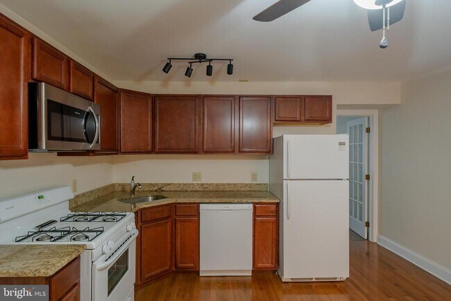 Building Photo - 340 W Gay St