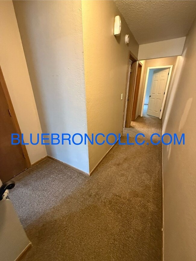 Building Photo - This one will go fast, marvelous 3 bedroom...