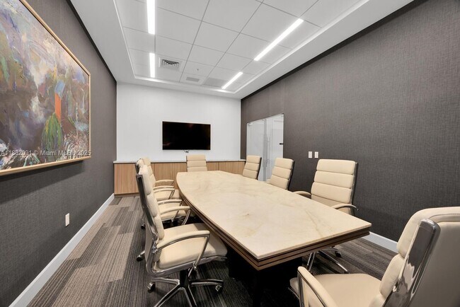 Building Photo - 888 Brickell Key Dr