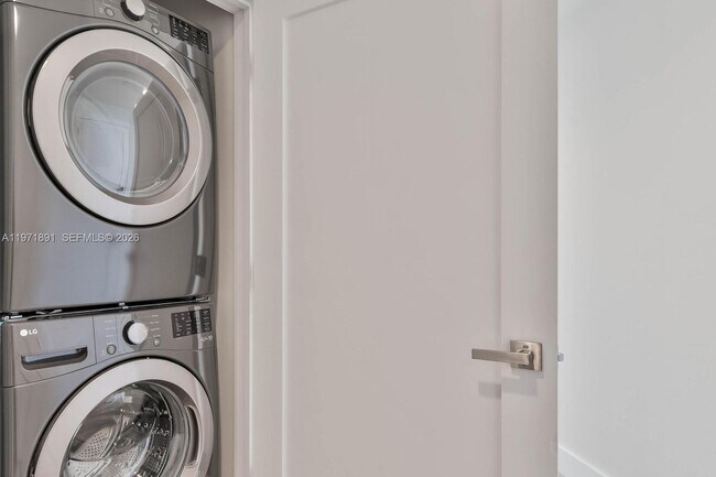 Building Photo - 1050 Brickell Ave