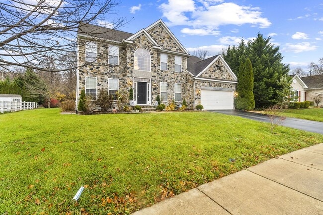 Building Photo - Located In Townsend Village