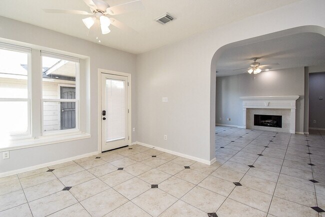 Building Photo - 2810 Grassy Knoll Ct