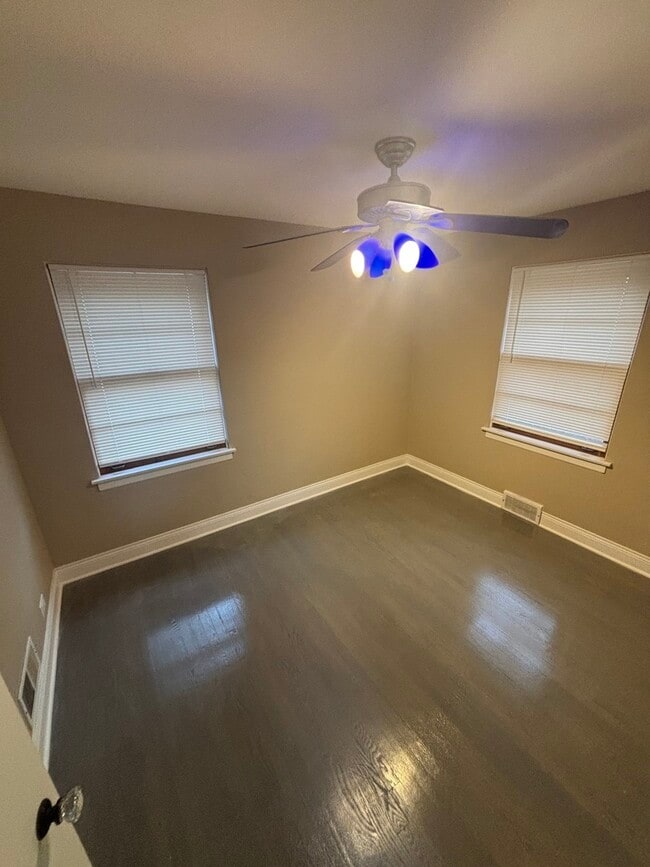 Building Photo - 3334 Prairie Ave