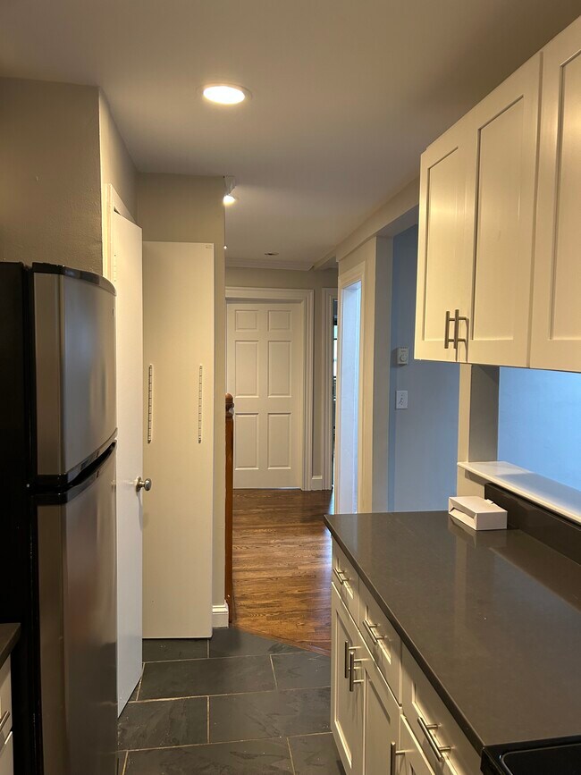 Building Photo - 15 E Springfield St