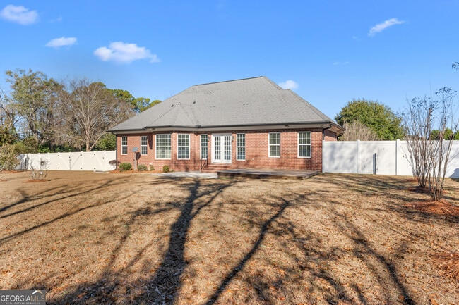 Building Photo - 1811 Old Carriage Trail