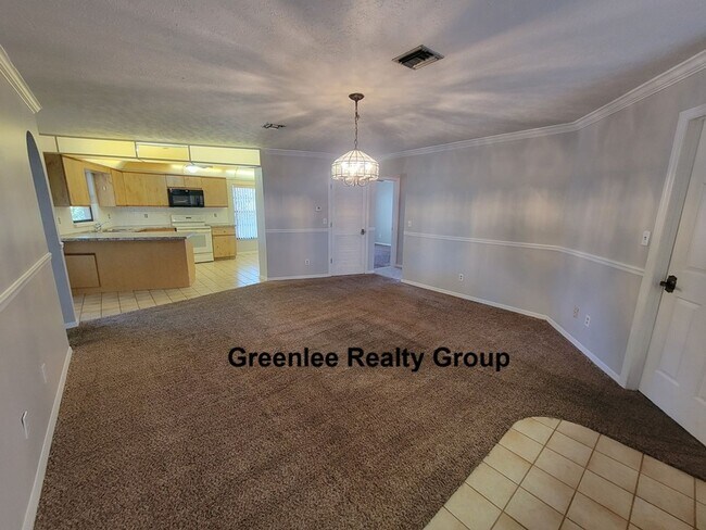 Building Photo - Large 3 Bed/2Bath/2 Car Garage Home in Port Richey- 1914 sqft!