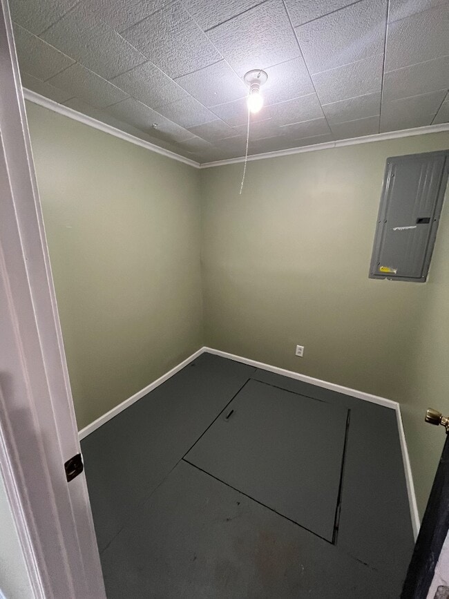 Building Photo - 829 S Main St