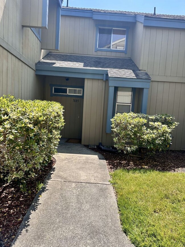 Primary Photo - 2 Bedroom, 2 Bath Condo