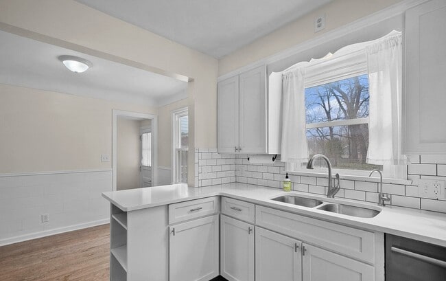 Building Photo - 1130 Ottillia St SE