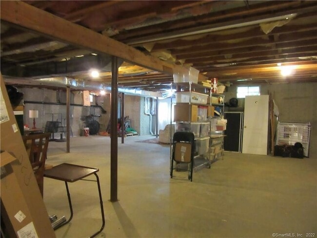 Building Photo - 18 Fox Run