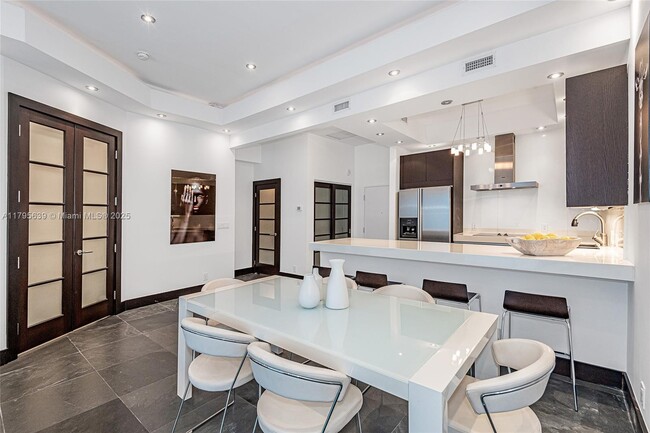 Building Photo - 2301 Collins Ave