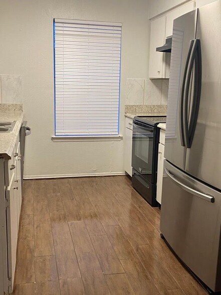 Building Photo - 2207 Montclair Dr