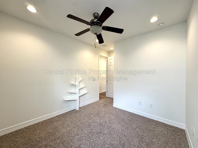 Building Photo - 8998 Fullerwood Ave