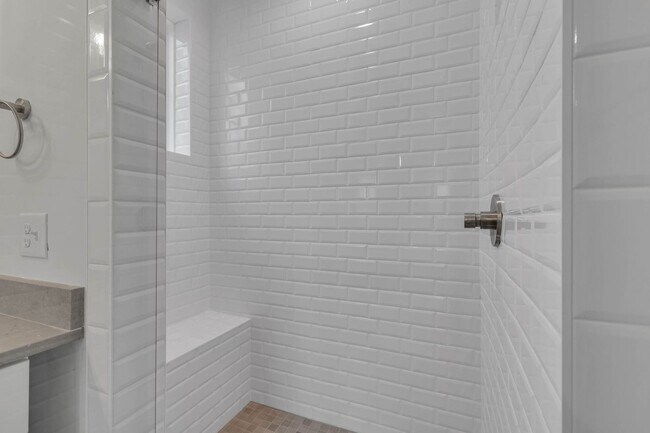 Building Photo - 425A Veritas St.
