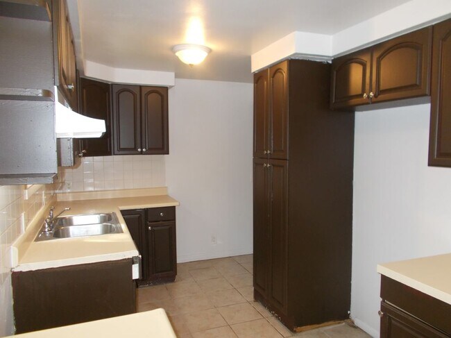 Building Photo - 70 Woodhill Dr