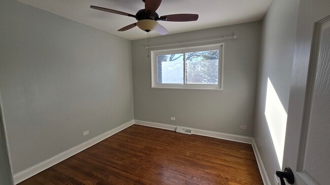 Building Photo - 454 E Park Ave