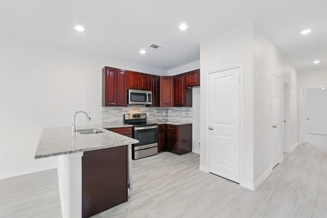 Building Photo - 16884 Kempwood