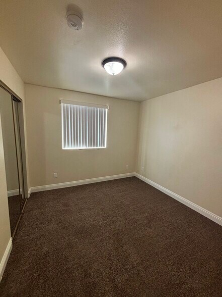 Building Photo - 155 W 77th St