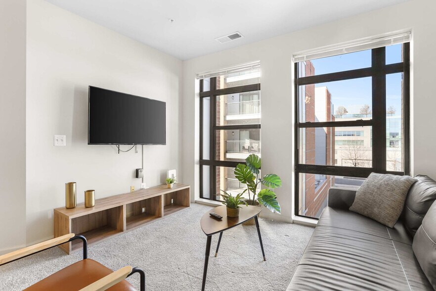 Building Photo - 305 10th Street South