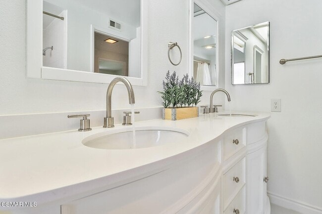 Building Photo - 4082 Avenida Verano