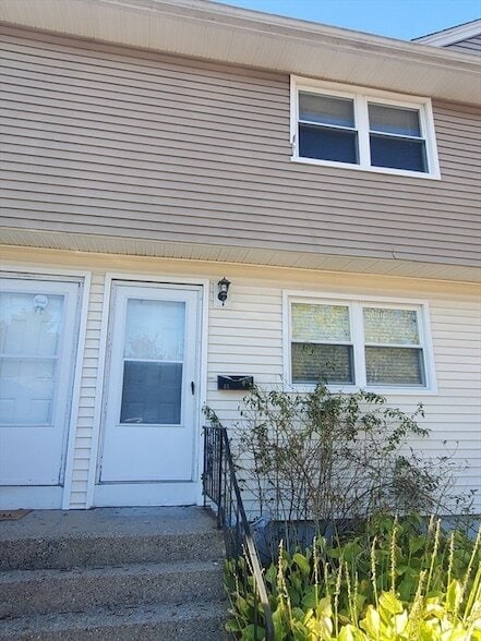 Building Photo - 174 Pine St