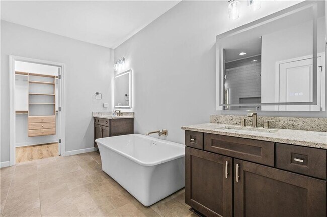 Building Photo - 421 Retreat Ln