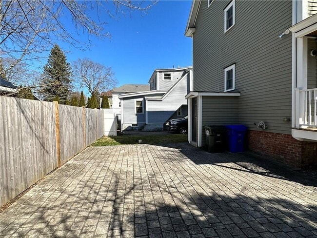 Building Photo - 53 Burton St