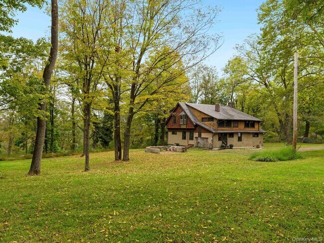 Building Photo - 5 Riverby Ln