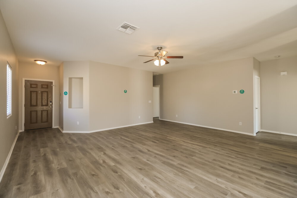 Building Photo - 1733 E Silversmith Trail