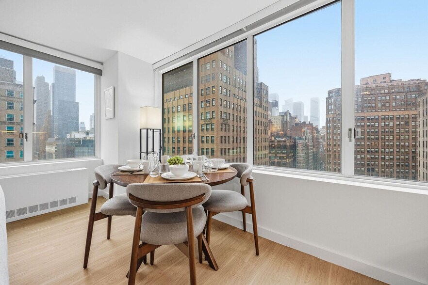 Building Photo - 68 W 37th St