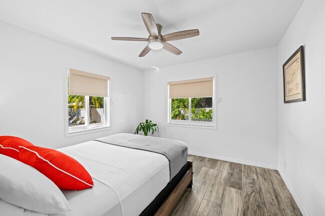 Building Photo - 1300 SW 17th St