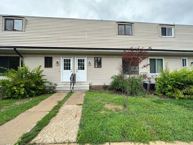 Building Photo - Westbrook Townhouses-2 BR, 1.5 Bath