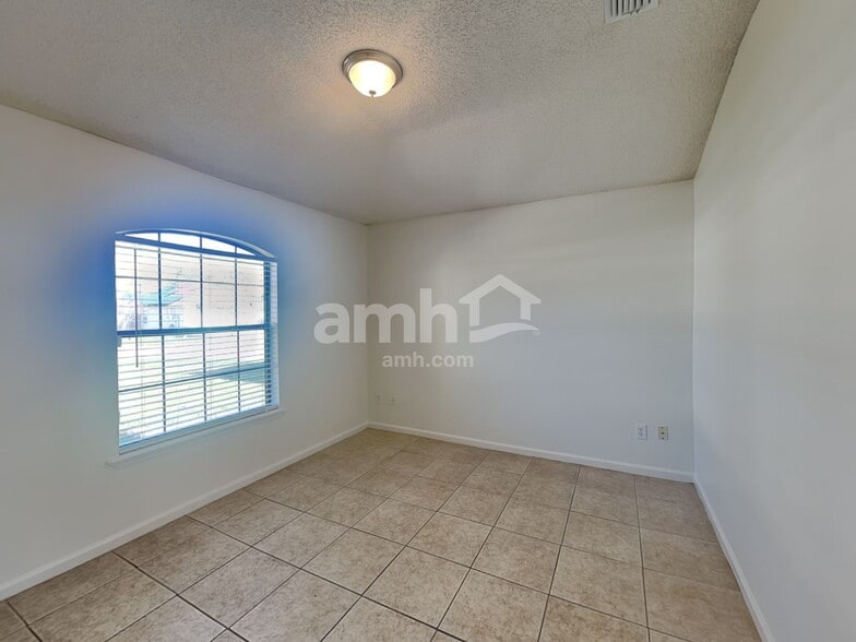 Building Photo - 3753 Woodbriar Dr