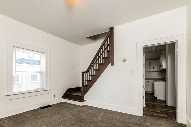 Building Photo - 215-217 Warren Dr.