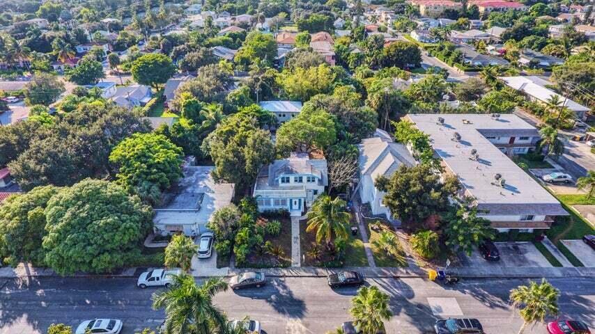 Building Photo - 313 S Lakeside Dr