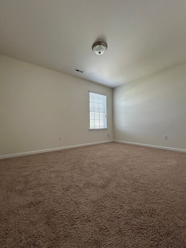 Building Photo - Beautiful 3-Bed, 2.5 Bath Home with Open Floorplan & Modern Upgrades