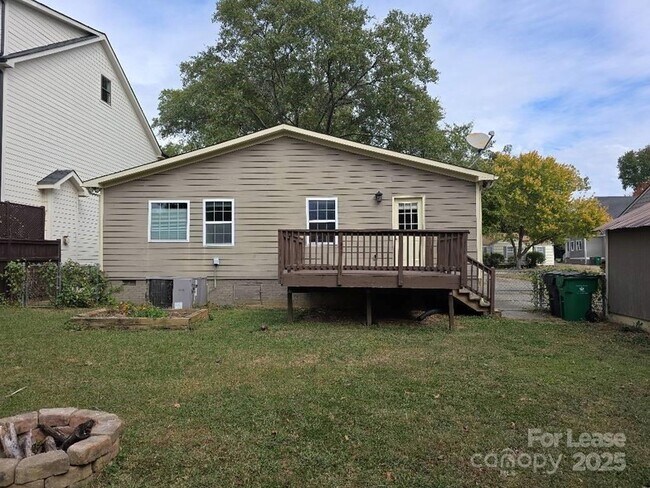 Building Photo - 350 Melbourne Ct